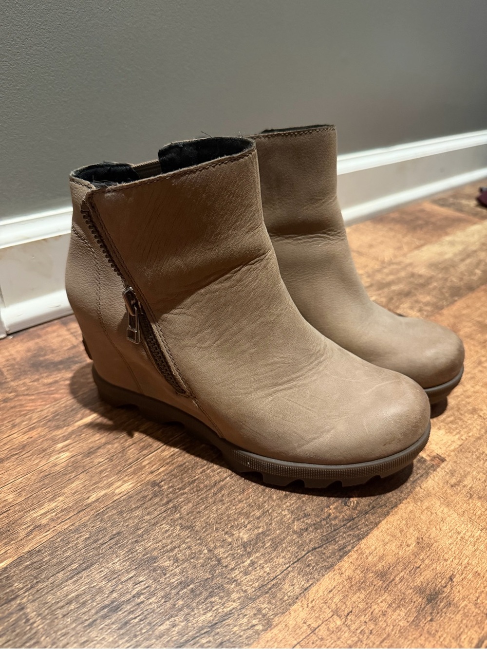 Sorel Wedge Ankle Boot - size 6